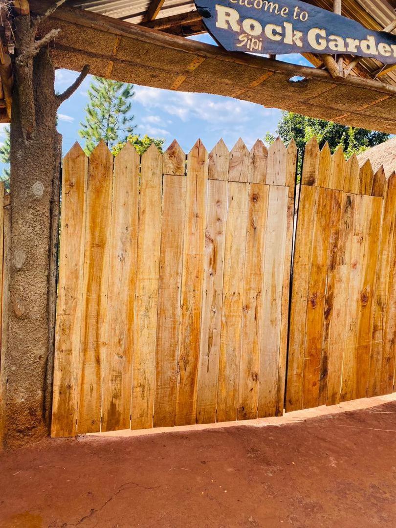 Готель Rock Garden Sipi Kapchorwa Екстер'єр фото